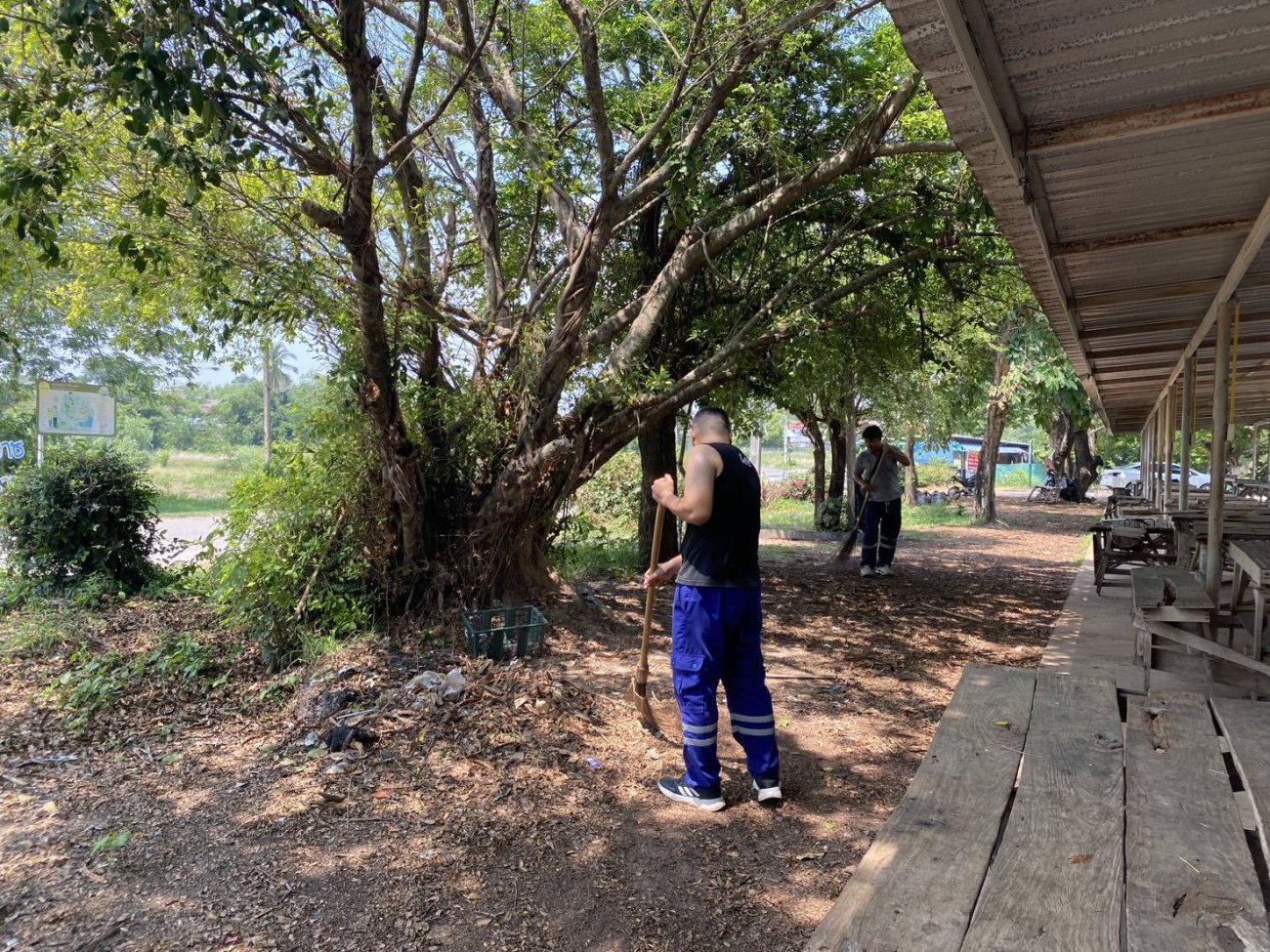 วันที่ 7 พฤษภาคม 2569 กองสาธารณสุขและสิ่งแวดล้อม ได้ลงพื้นที่ทำความสะอาดและปรับปรุงภูมิทัศน์บริเวณตลาดสีเขียวชุมชนตำบลไค้นุ่น