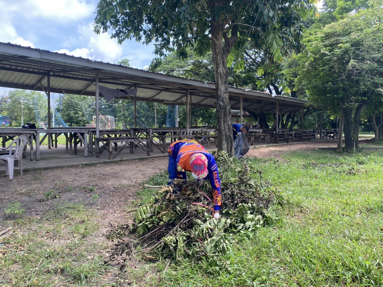 กองสาธารณสุขและสิ่งแวดล้อม เทศบาลตำบลไค้นุ่น ลงพื้นที่ทำความสะอาดตลาดสีเขียวชุมชน ยกระดับมาตรฐานตลาด สร้างความเชื่อมั่นด้านสุขอนามัยและสิ่งแวดล้อม